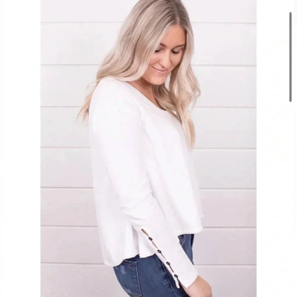 FREE PEOPLE Scoop Neck Peony Button Sleeve Flowy
Tee Top Size XS - Picture 5 of 7